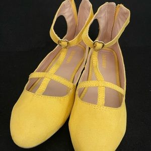 Old Navy Size 2 Yellow (Squash color) T Strap Flat Shoes.